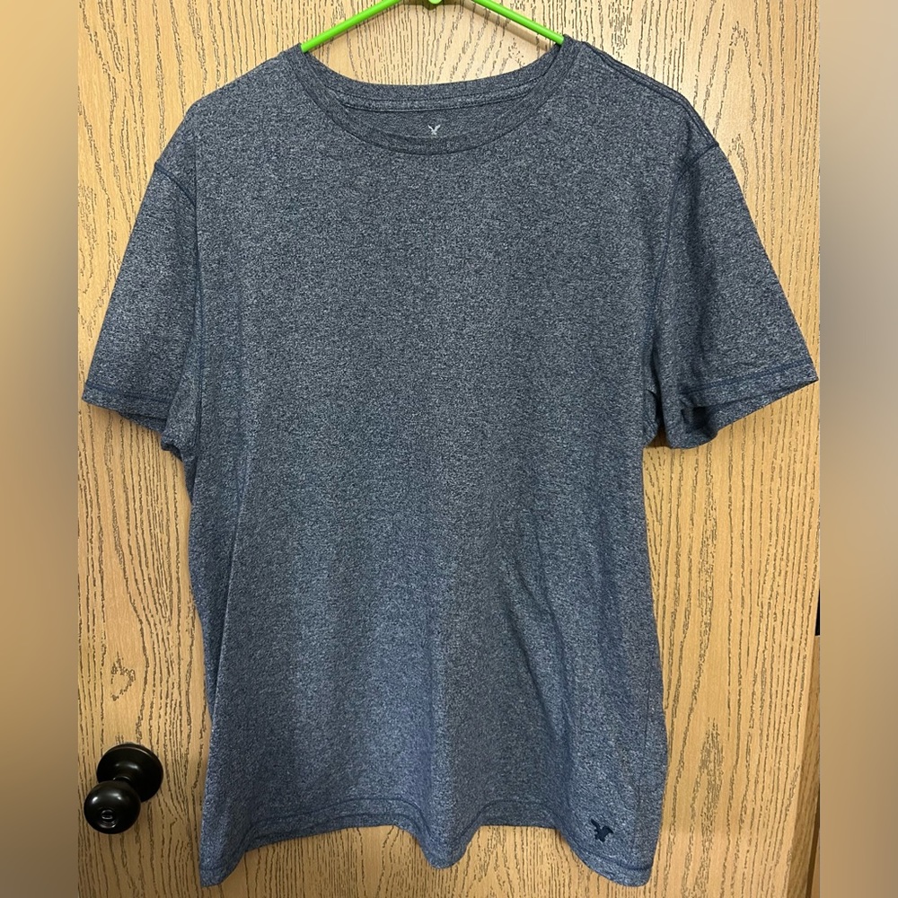 American Eagle - Men’s super soft, heather blue, plain, large Tee **BRAND NEW**